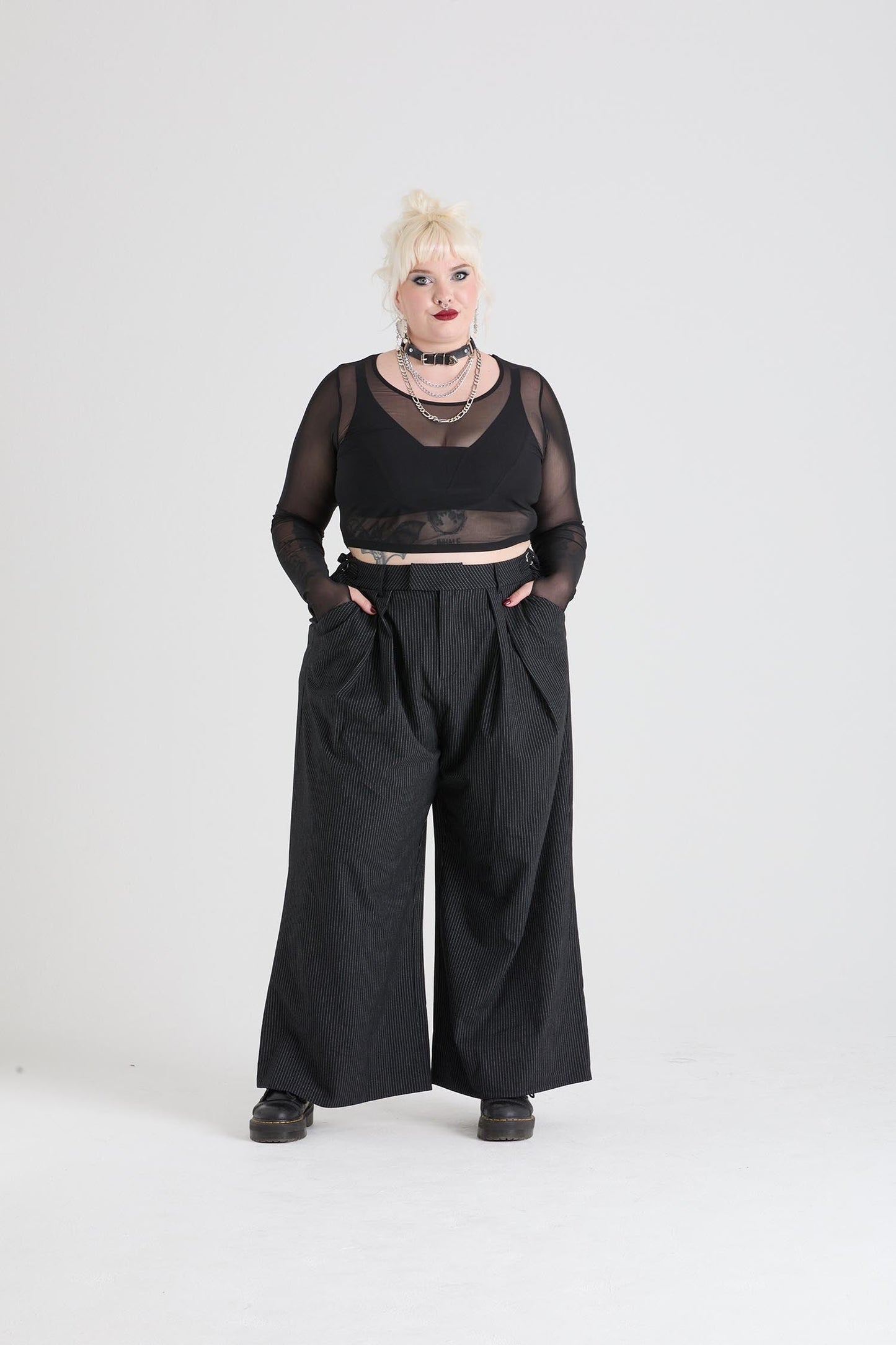 Cropped Mesh Top - Black